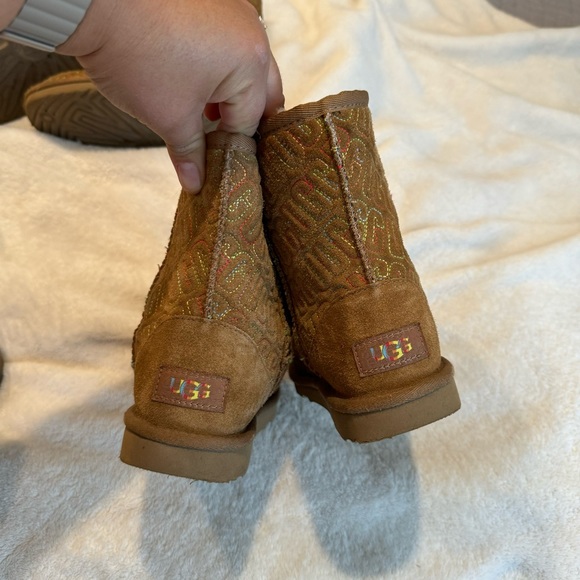{UGG} Kids boots- Sold Separately - Picture 6 of 11
